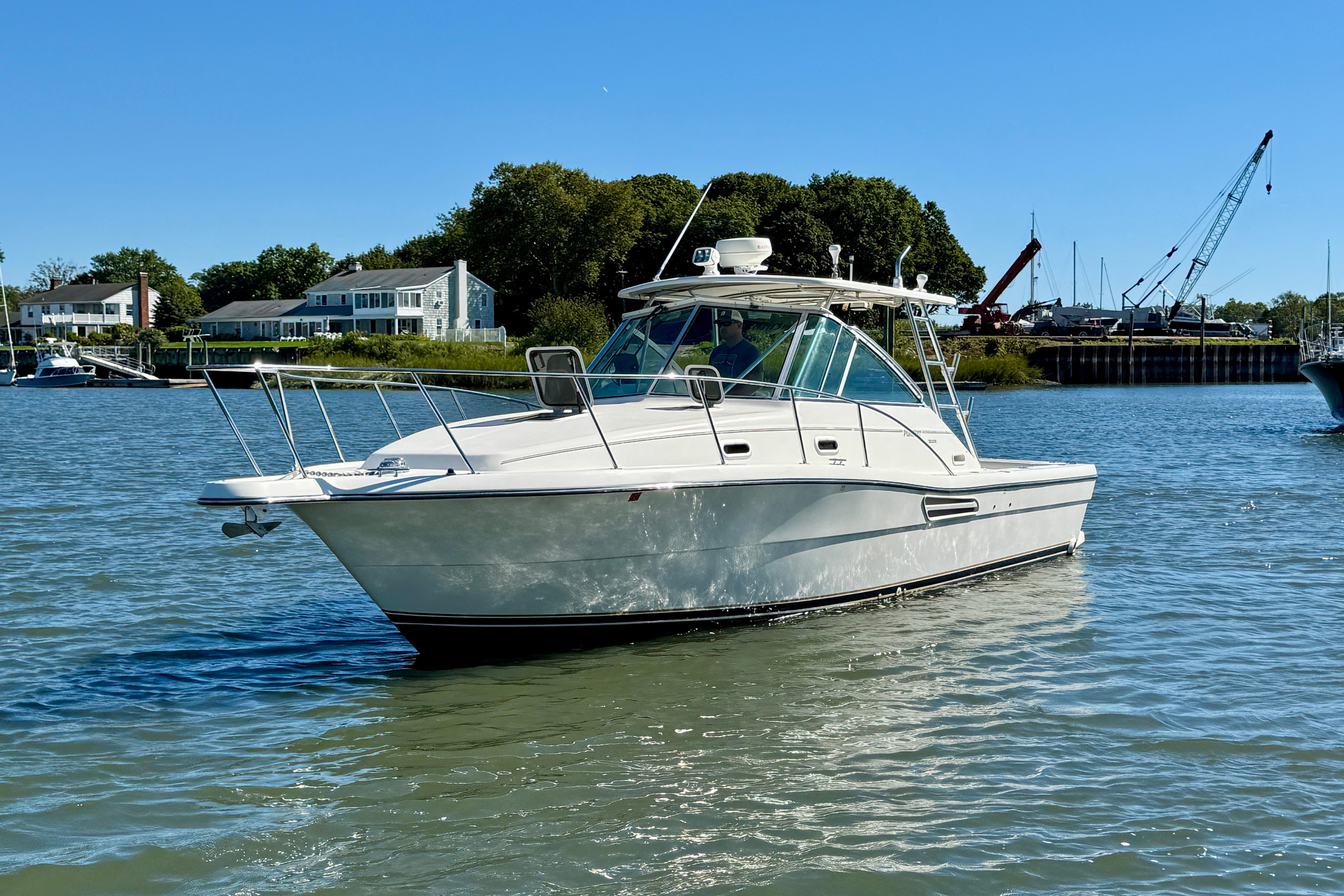 2000 Pursuit 3000 Express