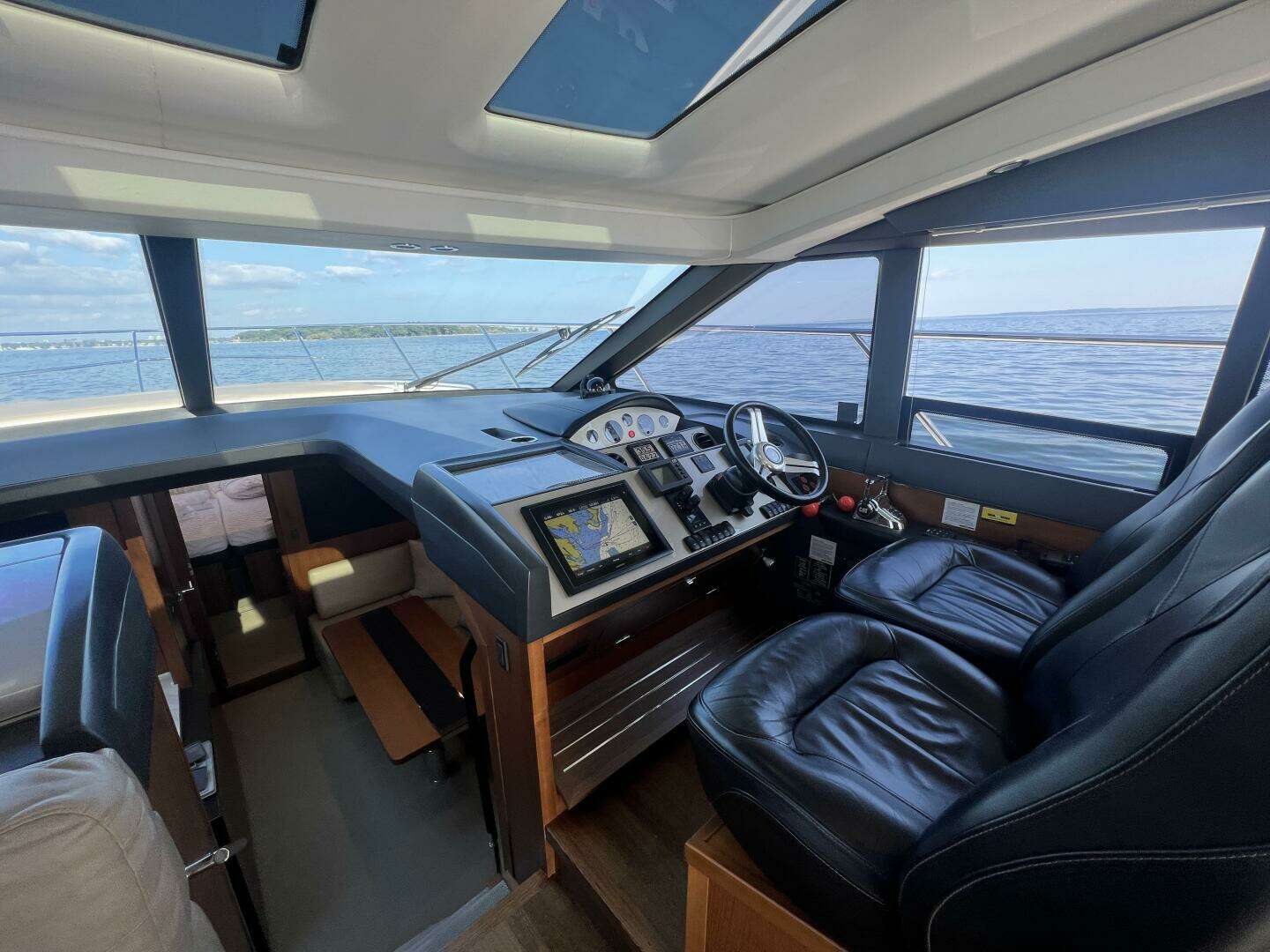 2015 Princess V52 - Image 12