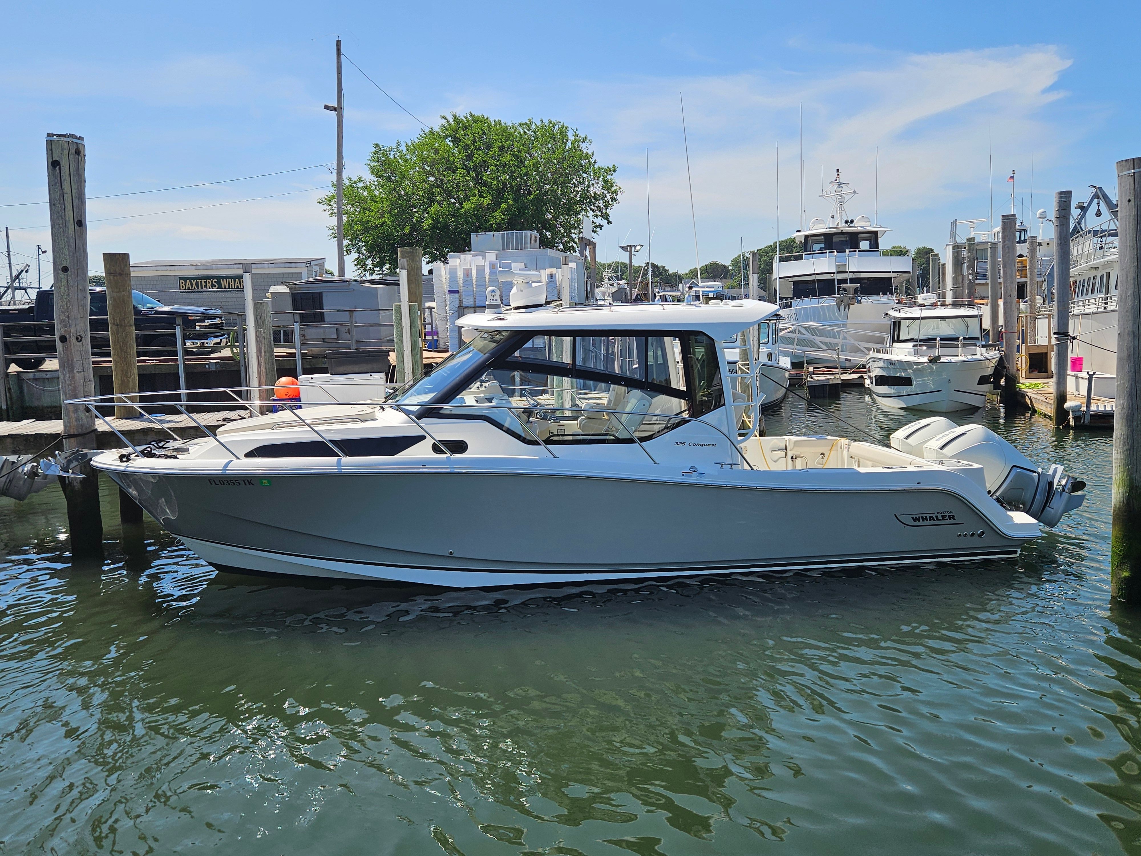 2023 Boston Whaler 325 Conquest