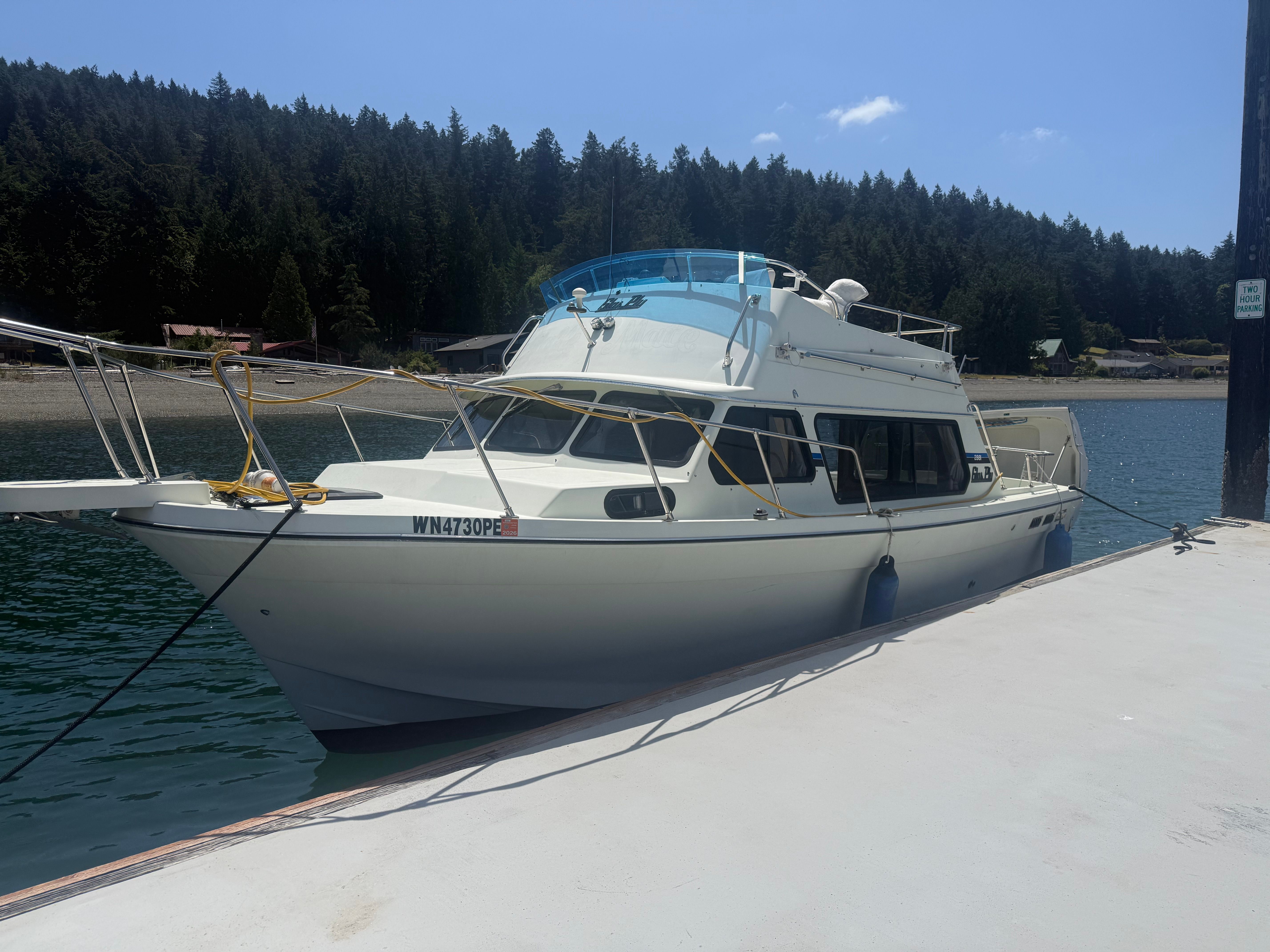 1981 Glasply 28 Long Cabin