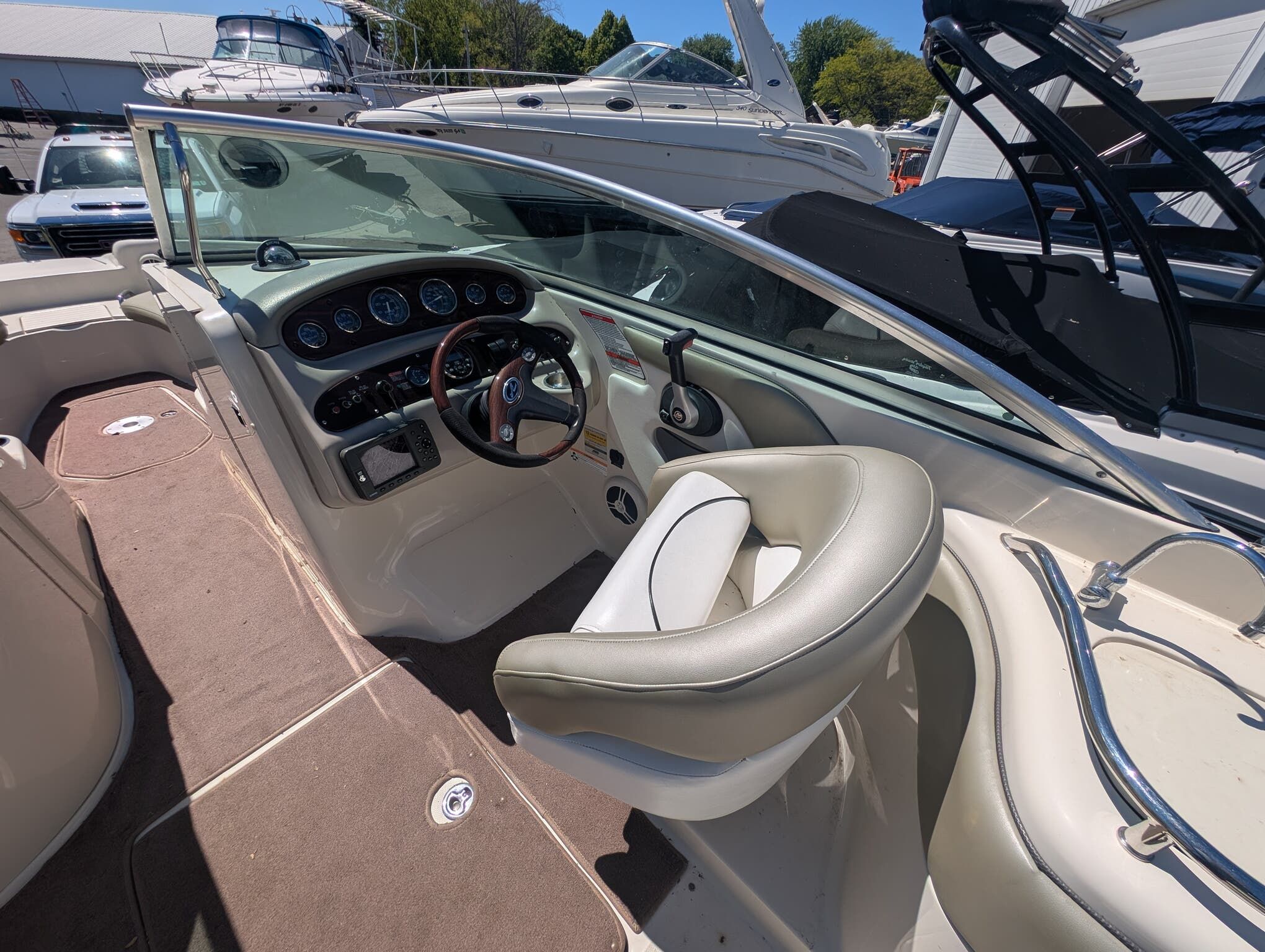 2006 Sea Ray 240 Sundeck - 7