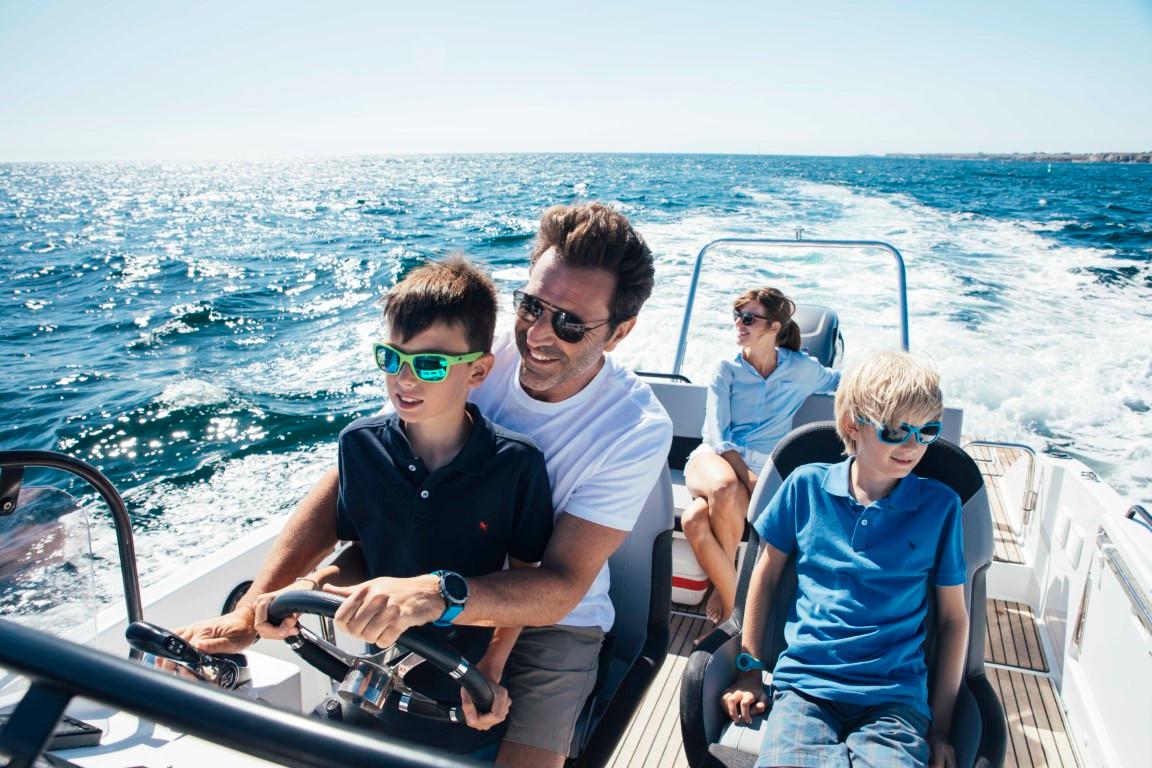 Family enjoying a ride on a 2024 Beneteau Flyer 8 SUNdeck boat.