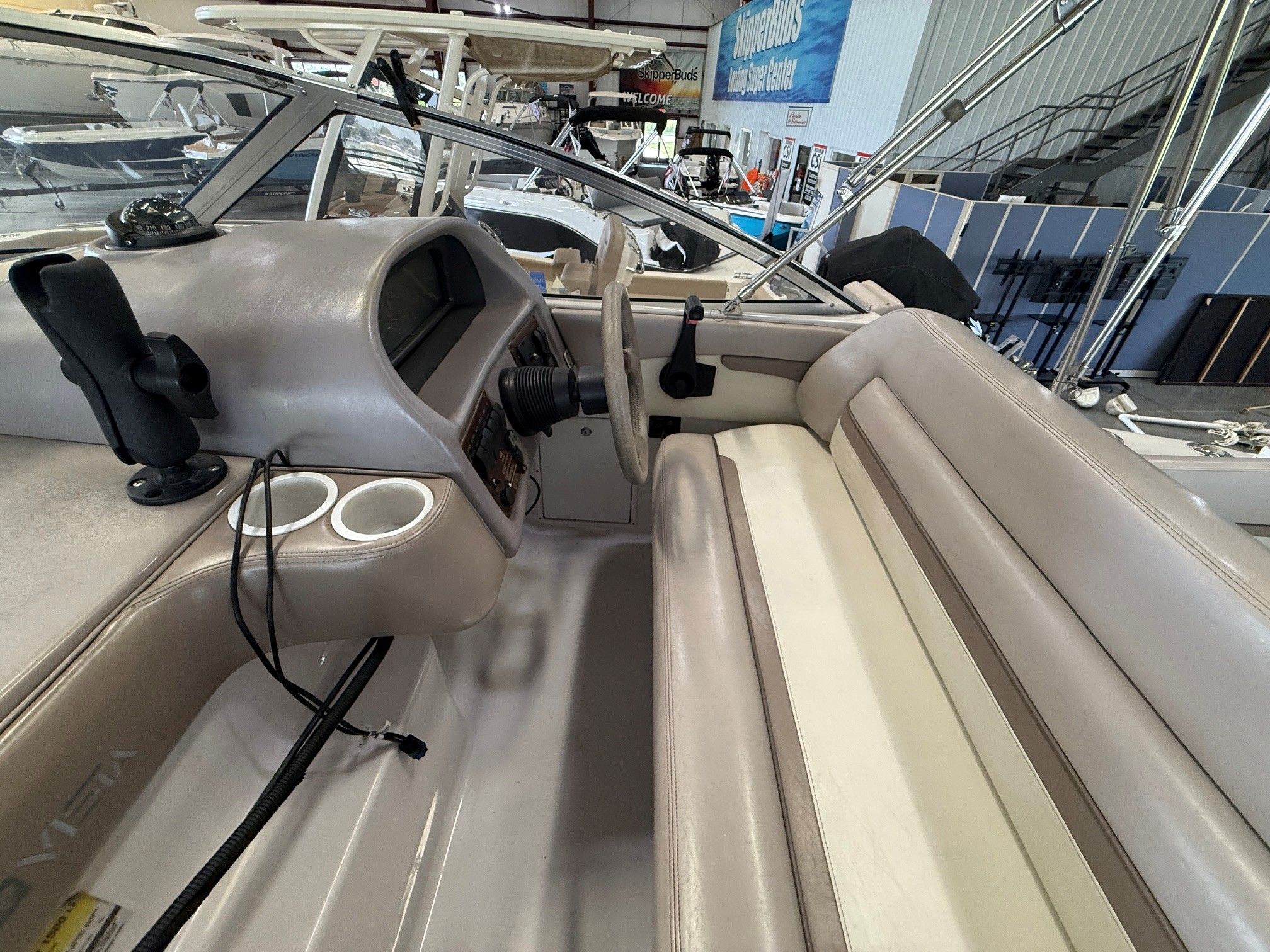 1997 Four Winns 258 Vista - 12