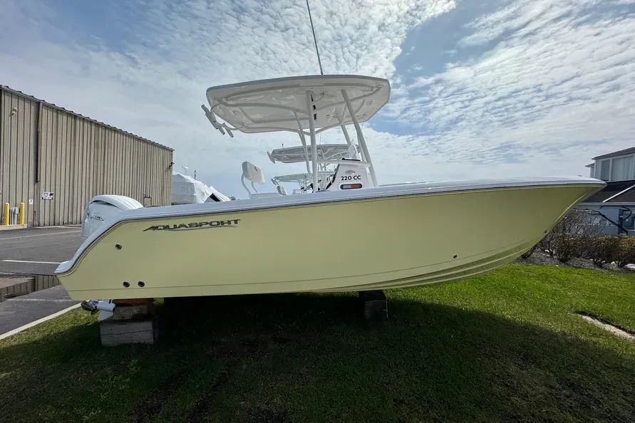 2024 Aquasport 2200 Center Console