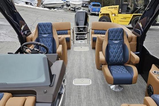 2026 Bennington Q 25 QFBA boat interior with luxurious seating and modern design.