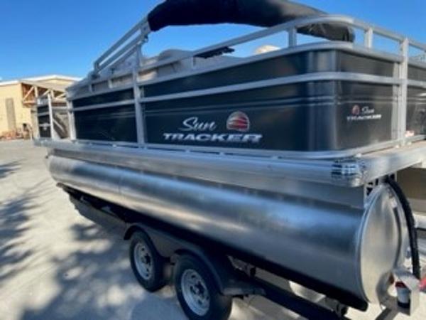 2024 Sun Tracker Fishin' Barge 20 DLX pontoon boat on trailer.