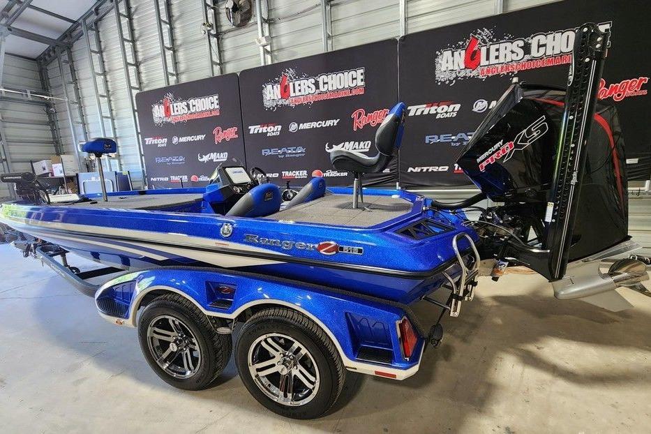 2022 Ranger Z519 Cup-Equipped boat in showroom, featuring sleek blue design and powerful engine.