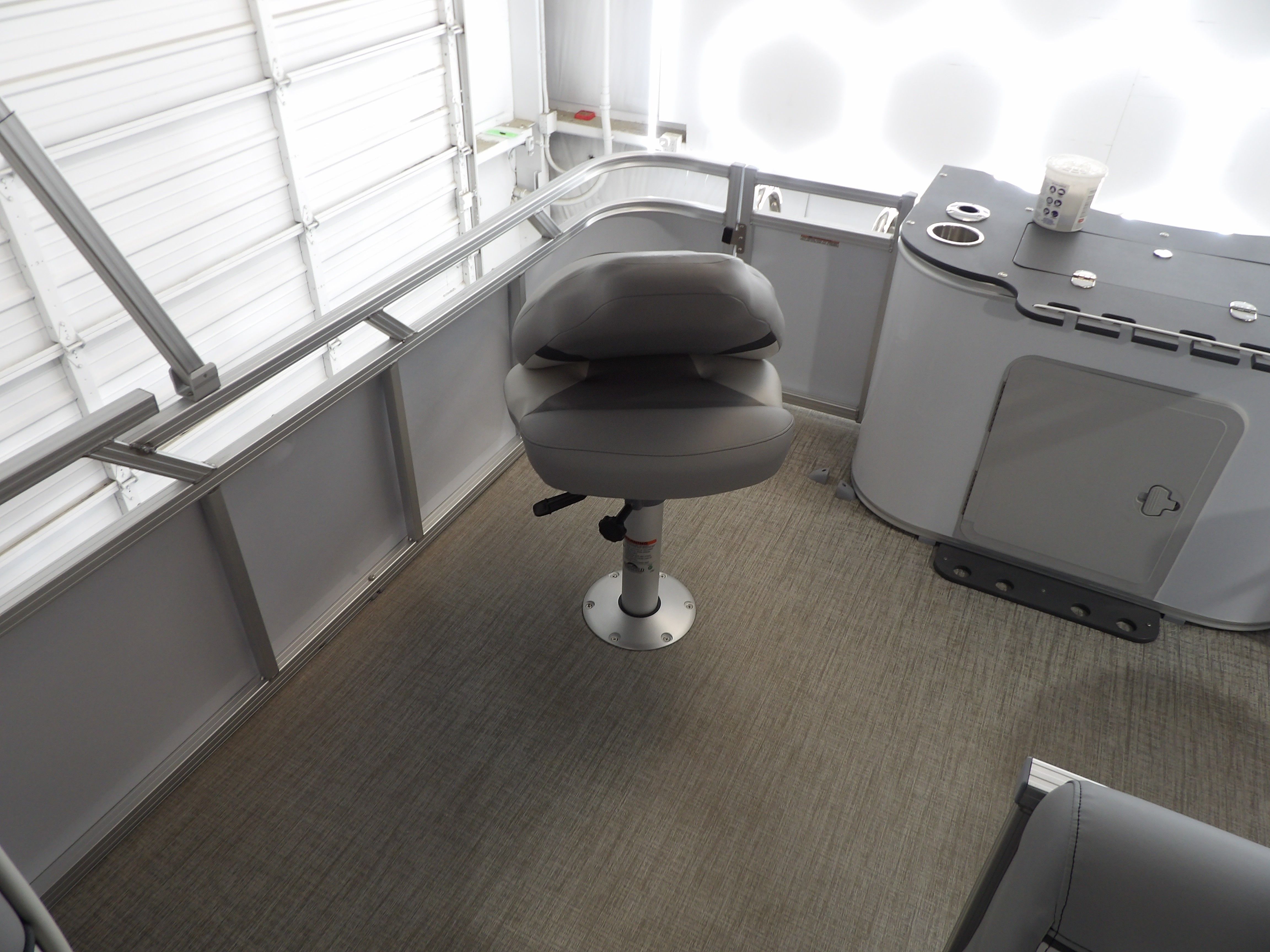 2026 Avalon Venture 85 Rear Fish - 21' - 23