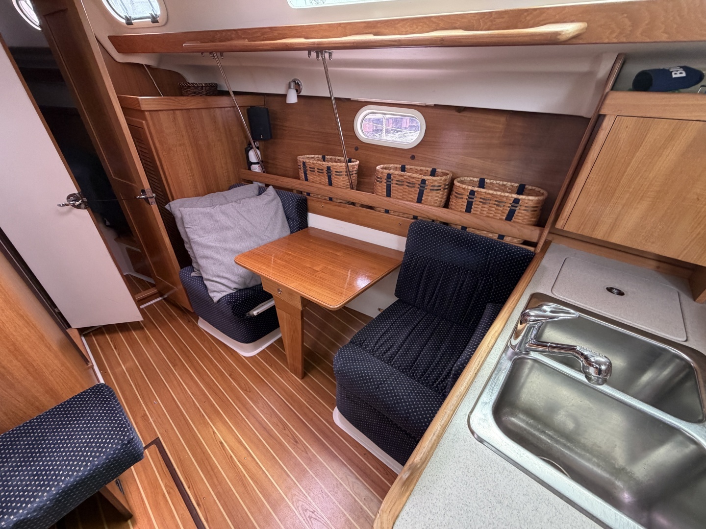 2004 Catalina Catalina 350 - Image 40