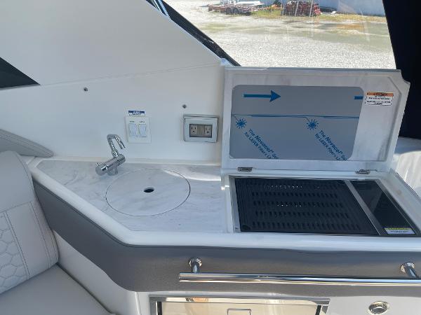 2023 Sea Ray Sundancer 320 Outboard - 10