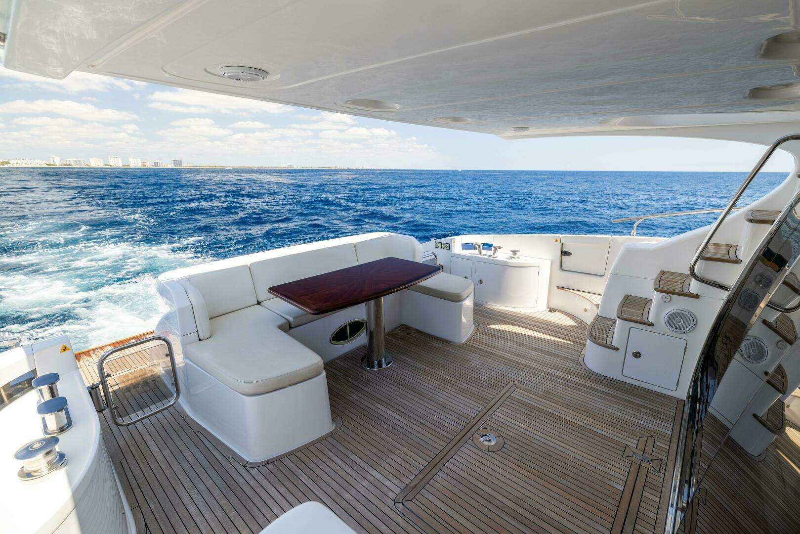 2015 Azimut 64 Flybridge - Image 32