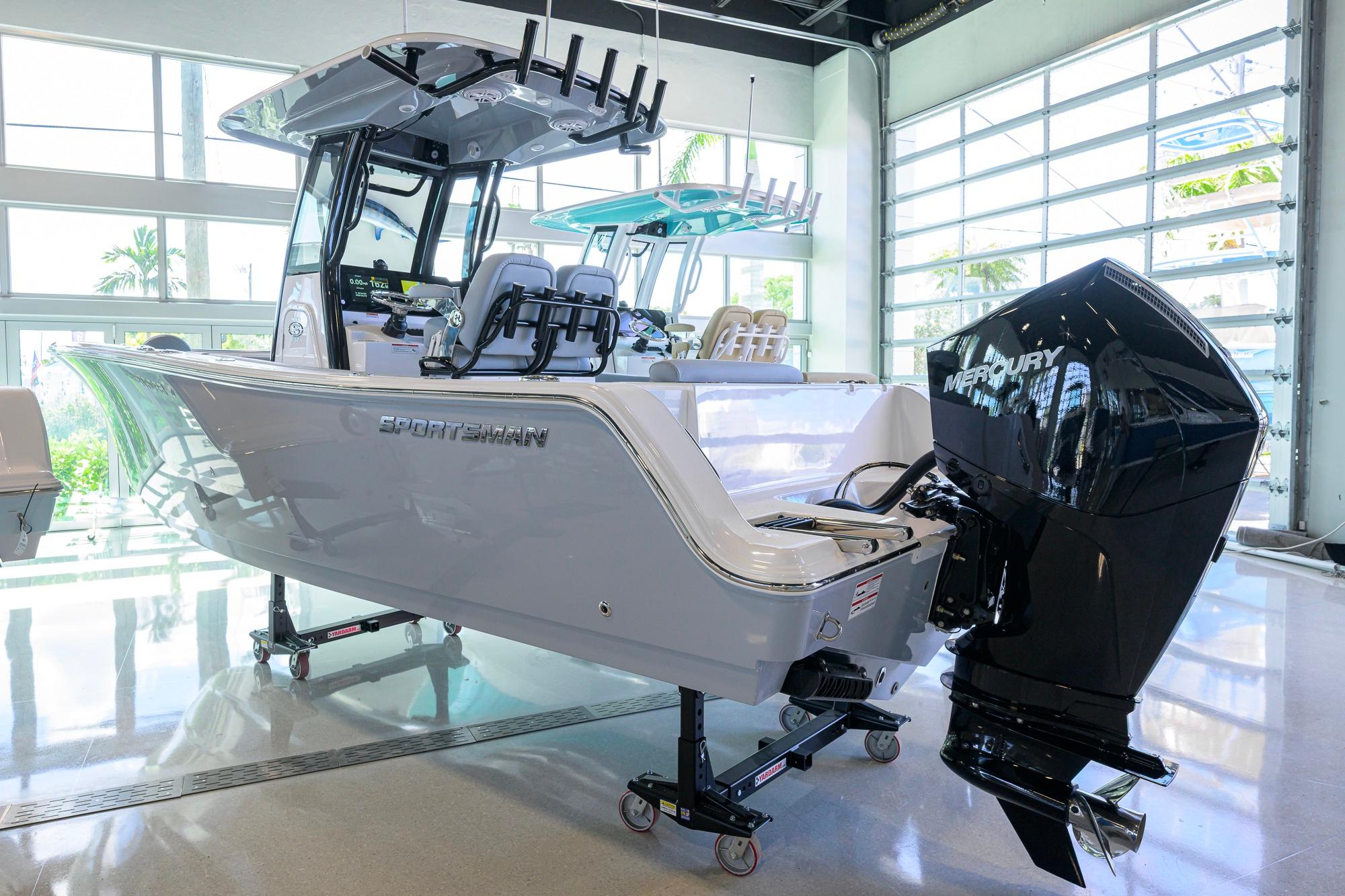 2026 Sportsman Open 232 Center Console