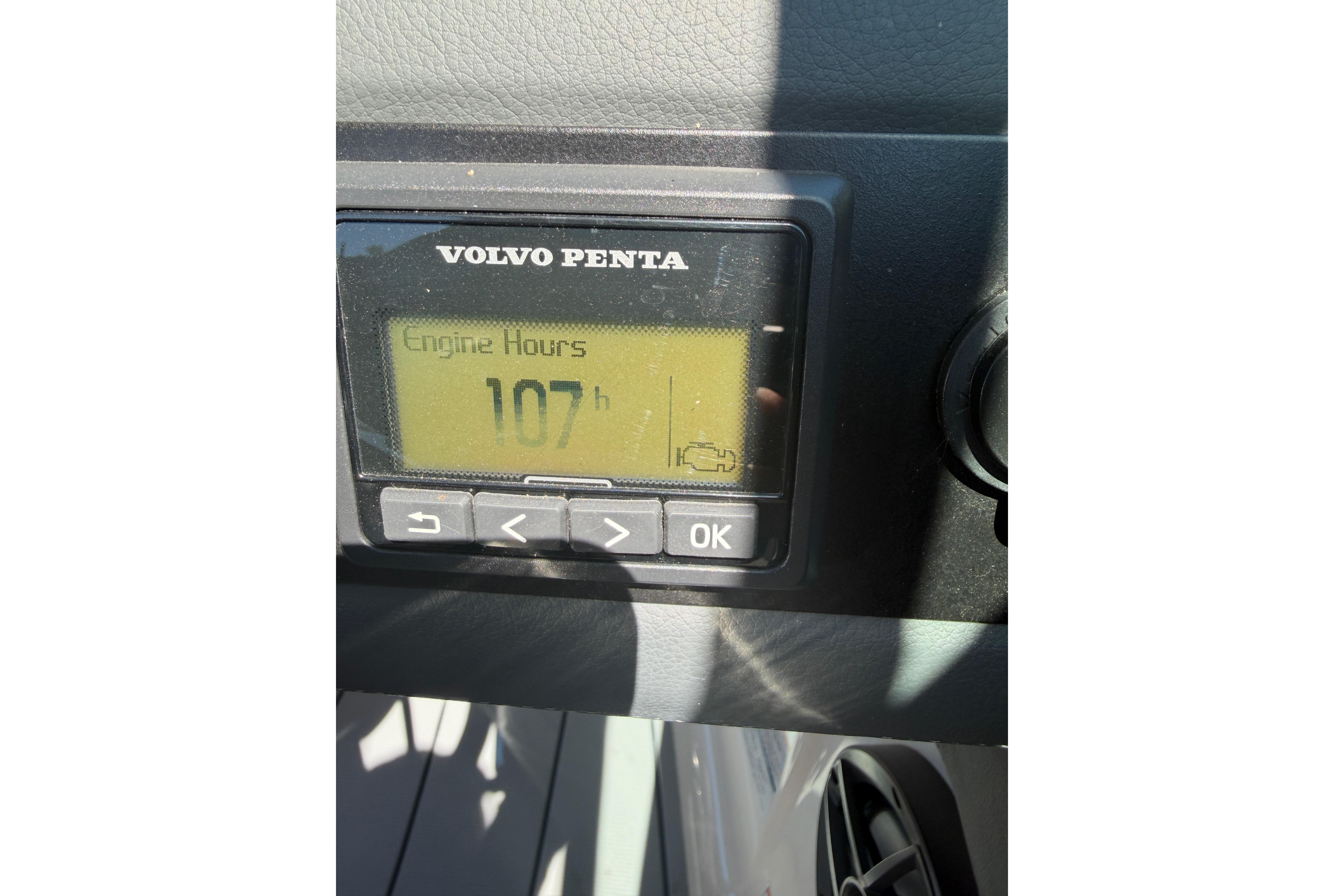 Volvo Penta engine display showing 107 hours on a 2023 Chaparral 247 SSX boat.