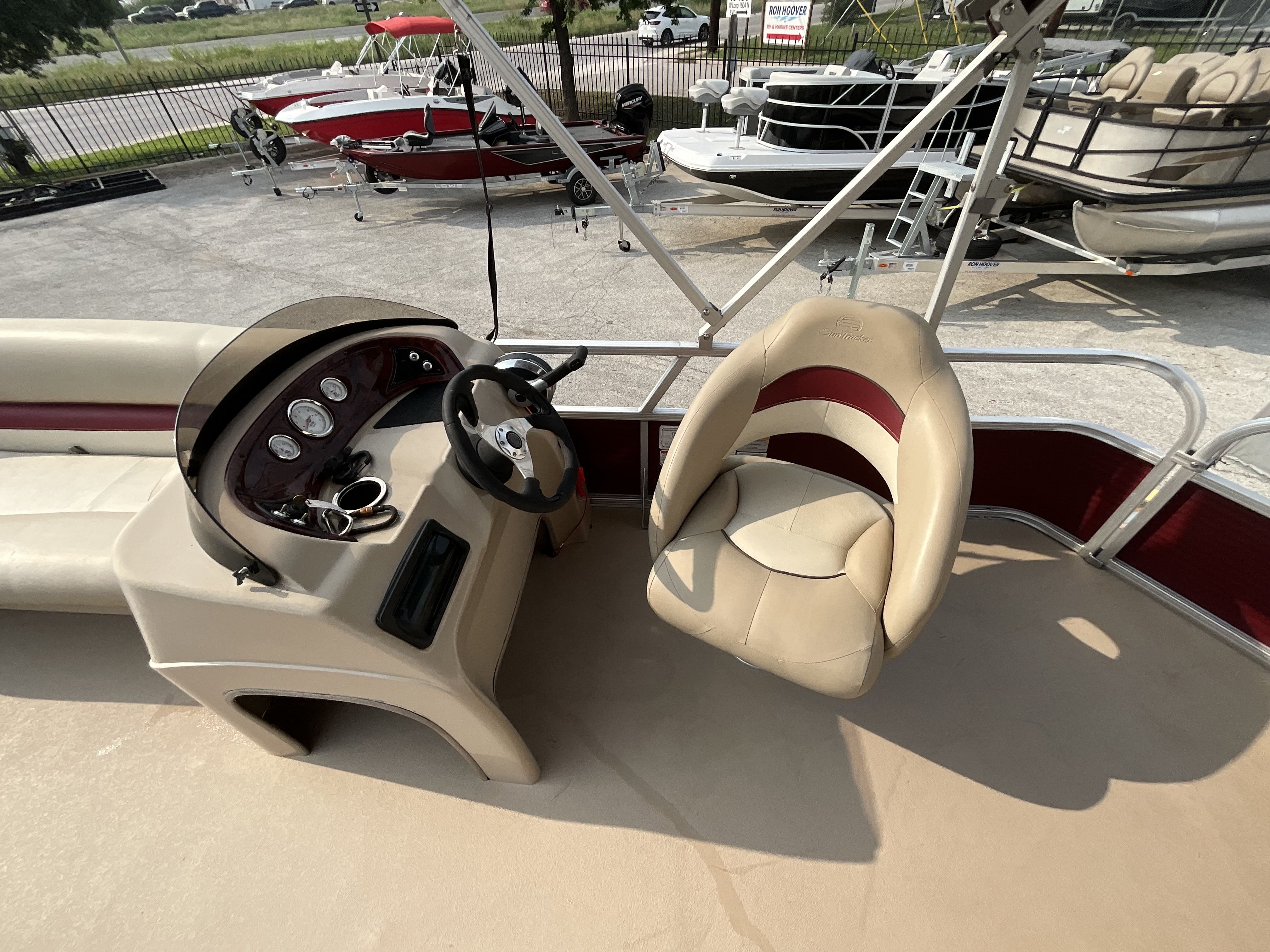2018 Tracker Party Barge - 11