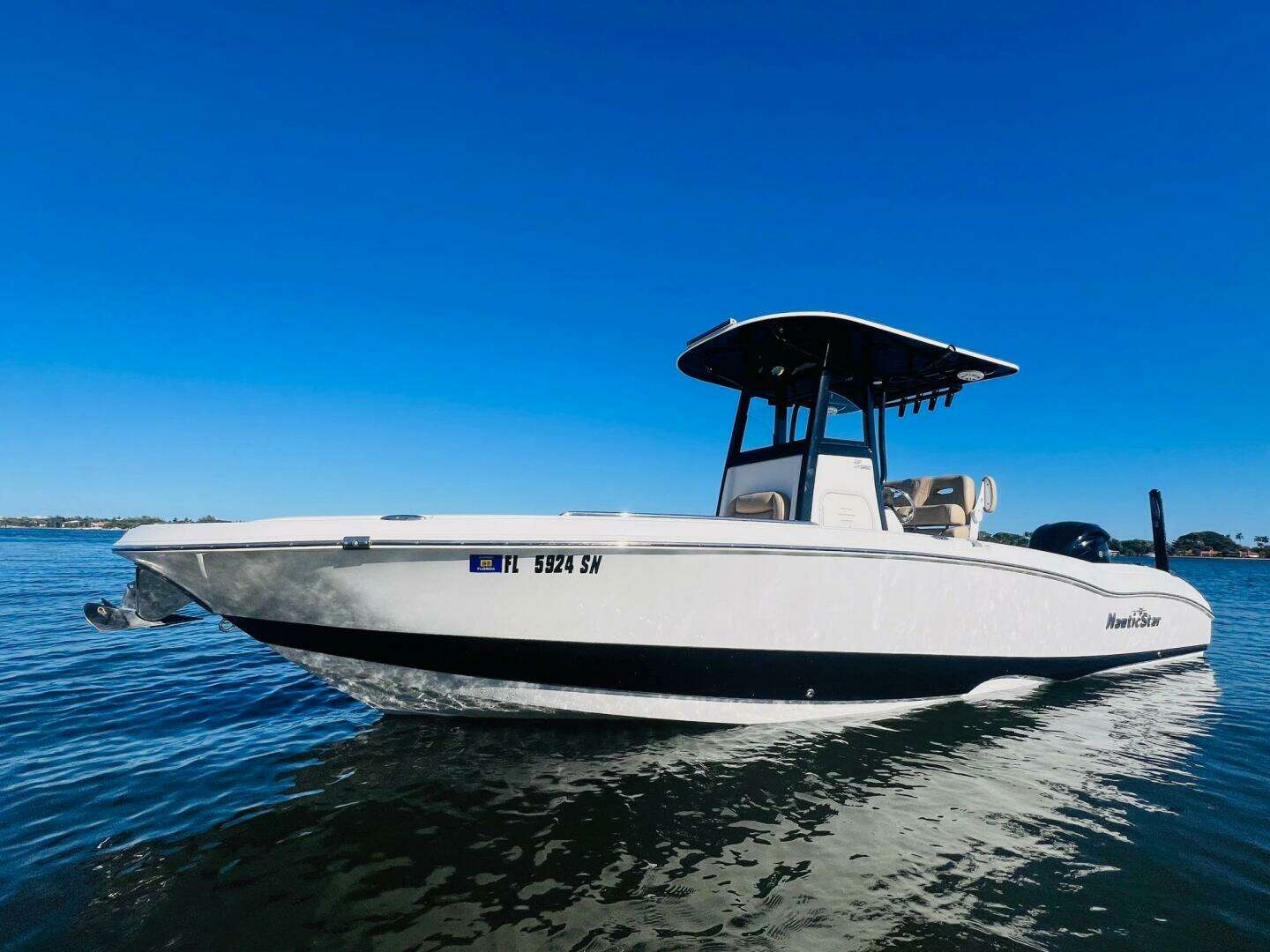 2020 NauticStar 251 Hybrid - Image 18