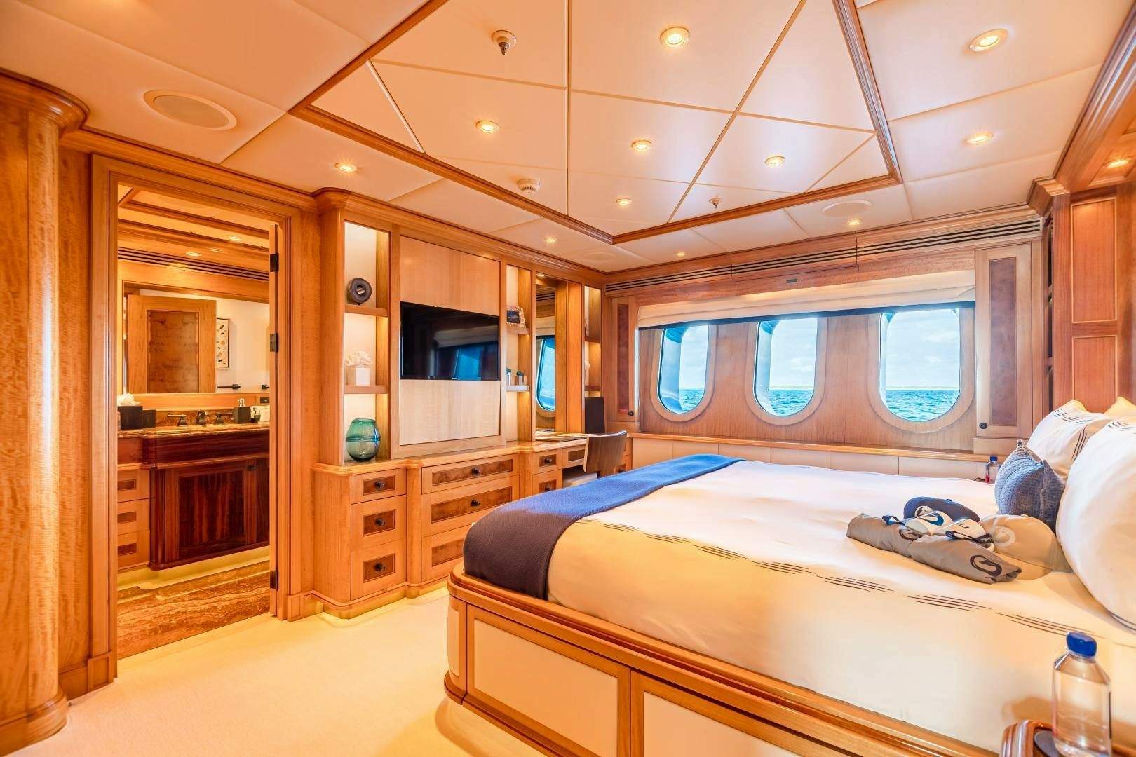 2009 Trinity Yachts Custom - Image 18