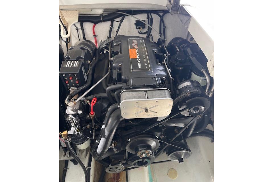 Engine of a 1999 Formula 400 Super Sport boat, featuring Volvo Penta components.