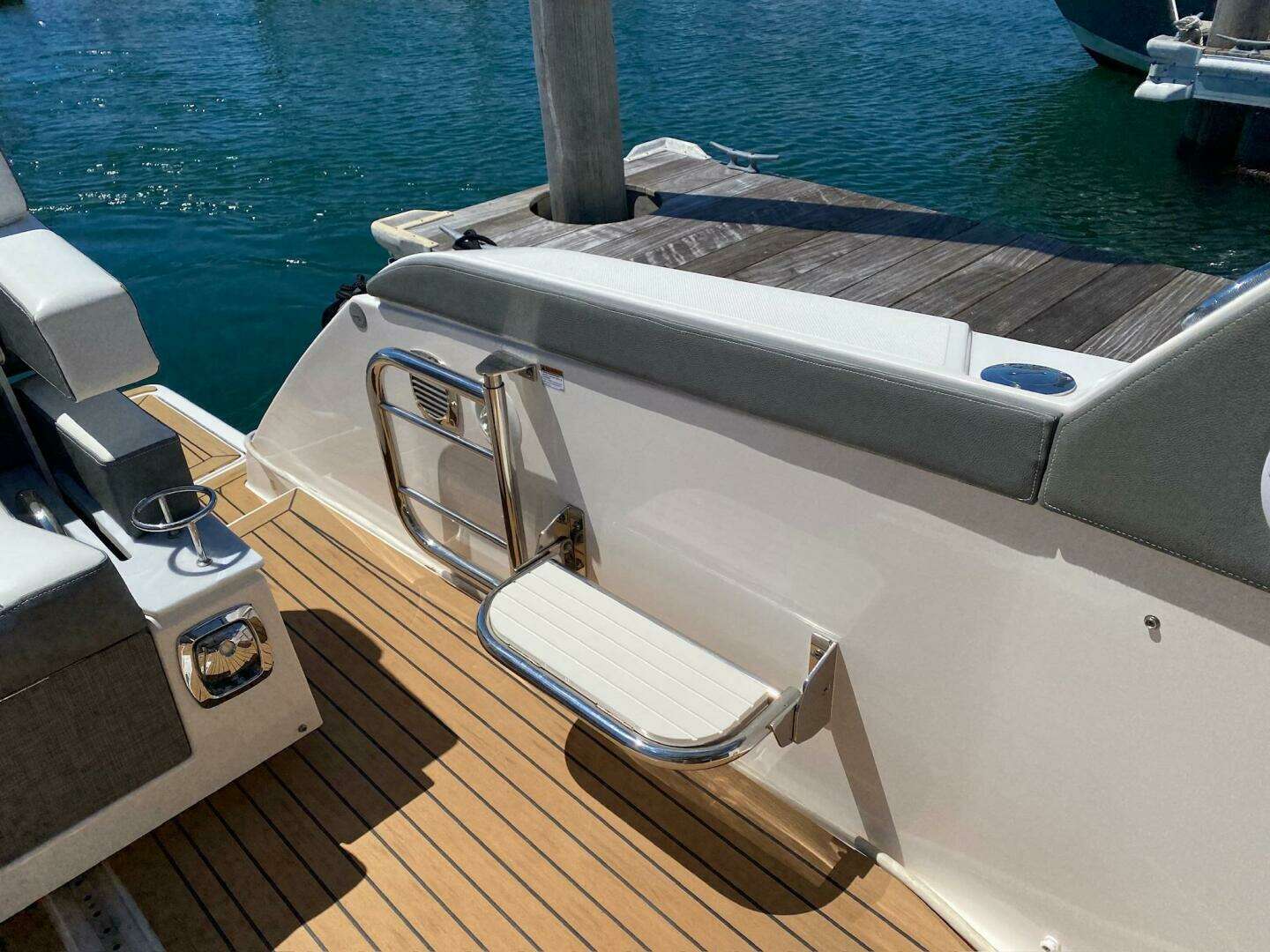 2019 Tiara Yachts 34LX - Image 31