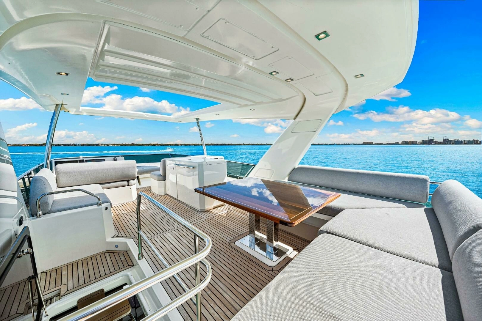 2019 Prestige 630 Flybridge - Image 11