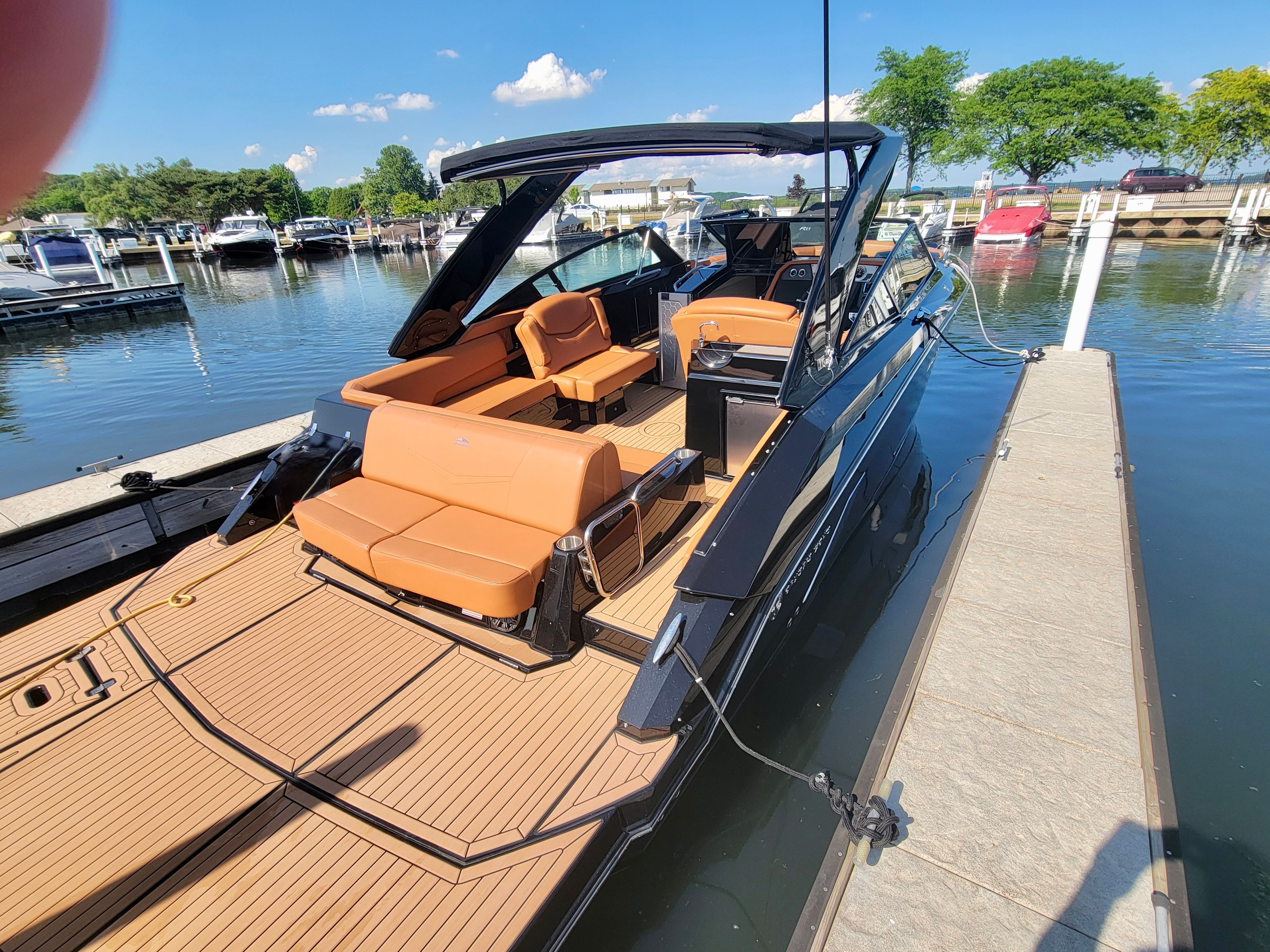 2020 Cruisers Yachts 338 CX South Beach Bow Rider - 5
