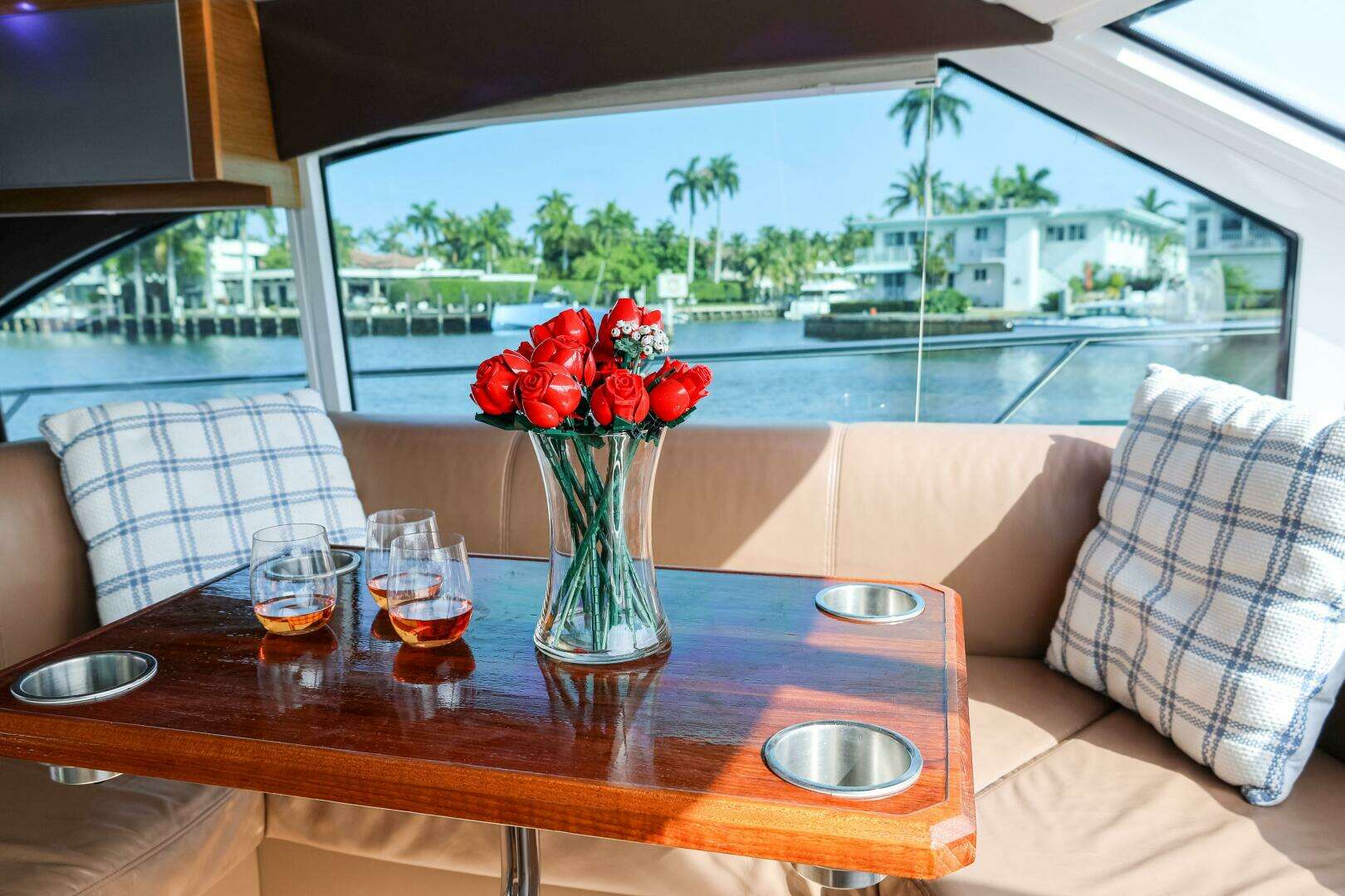 2014 Cruisers Yachts 45 Cantius - Image 50