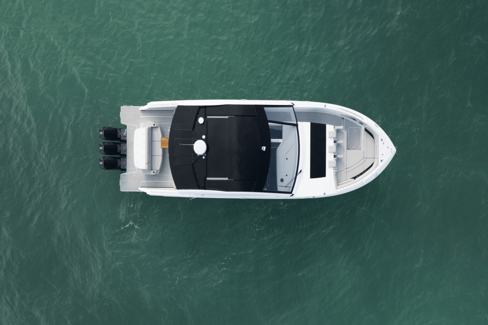 2026 Cruisers Yachts 50GLS OB - Image 17