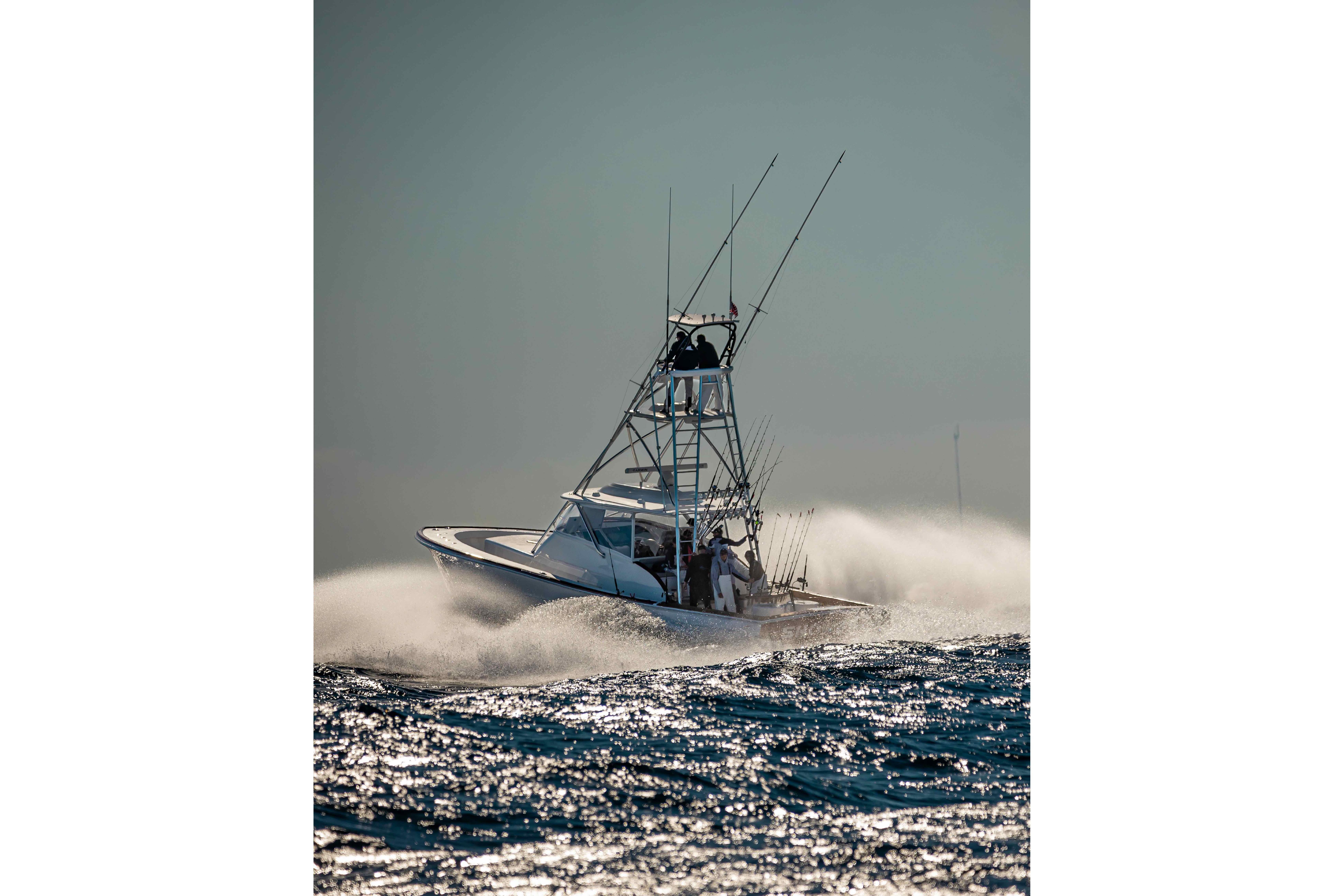 2026 Release Boatworks 46 Walkaround cruising on open water, creating a dynamic splash.