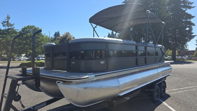 2026 Bentley Pontoons BENTLEY BOLT-223 With 150Hp Mercury Four-Stroke Mo - 4