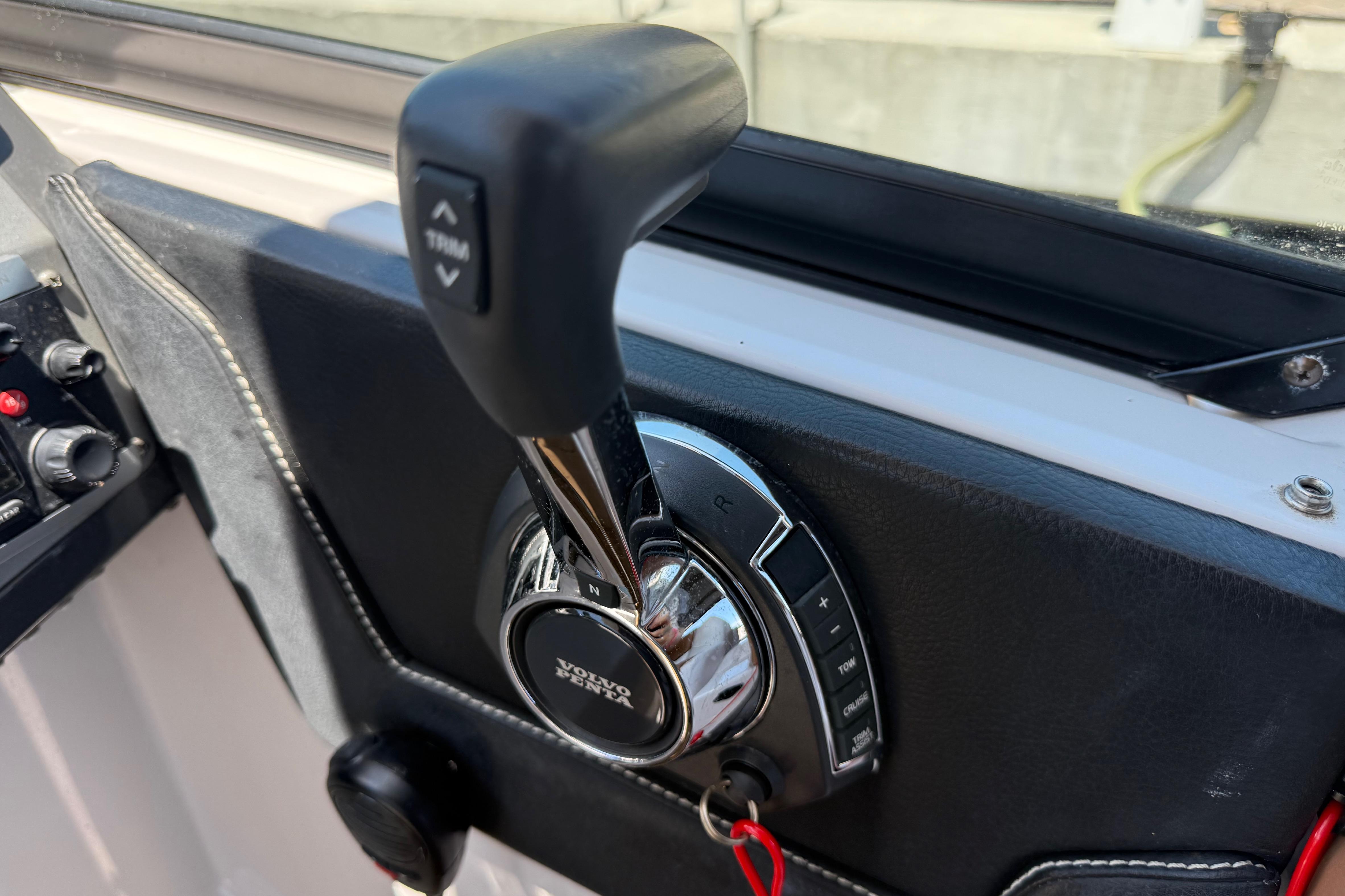 Throttle control of a 2017 Four Winns V275 boat with Volvo Penta branding.