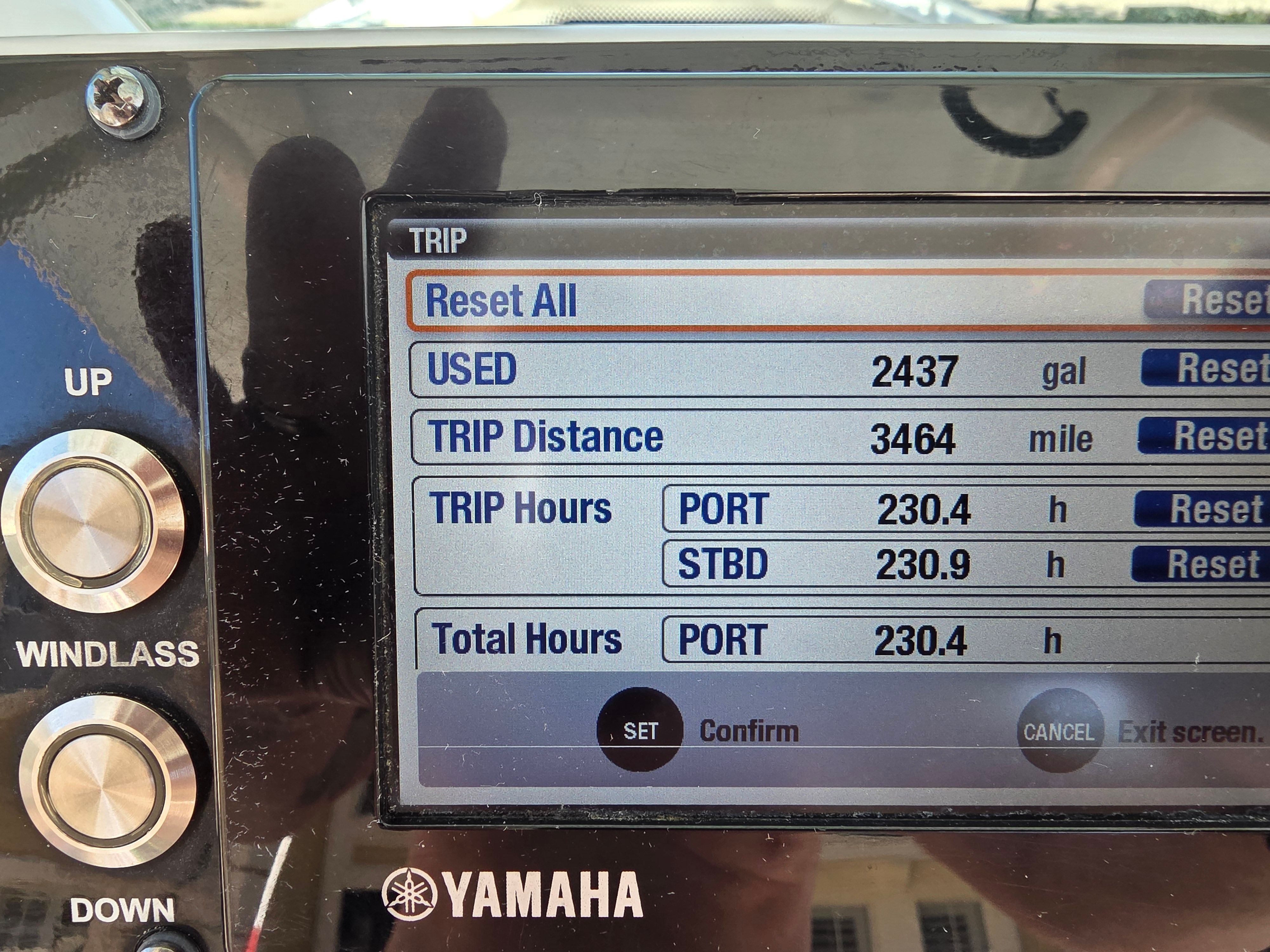 Yamaha display shows fuel usage and operating hours. Total used: 2437 gallons, total hours: 230.9.
