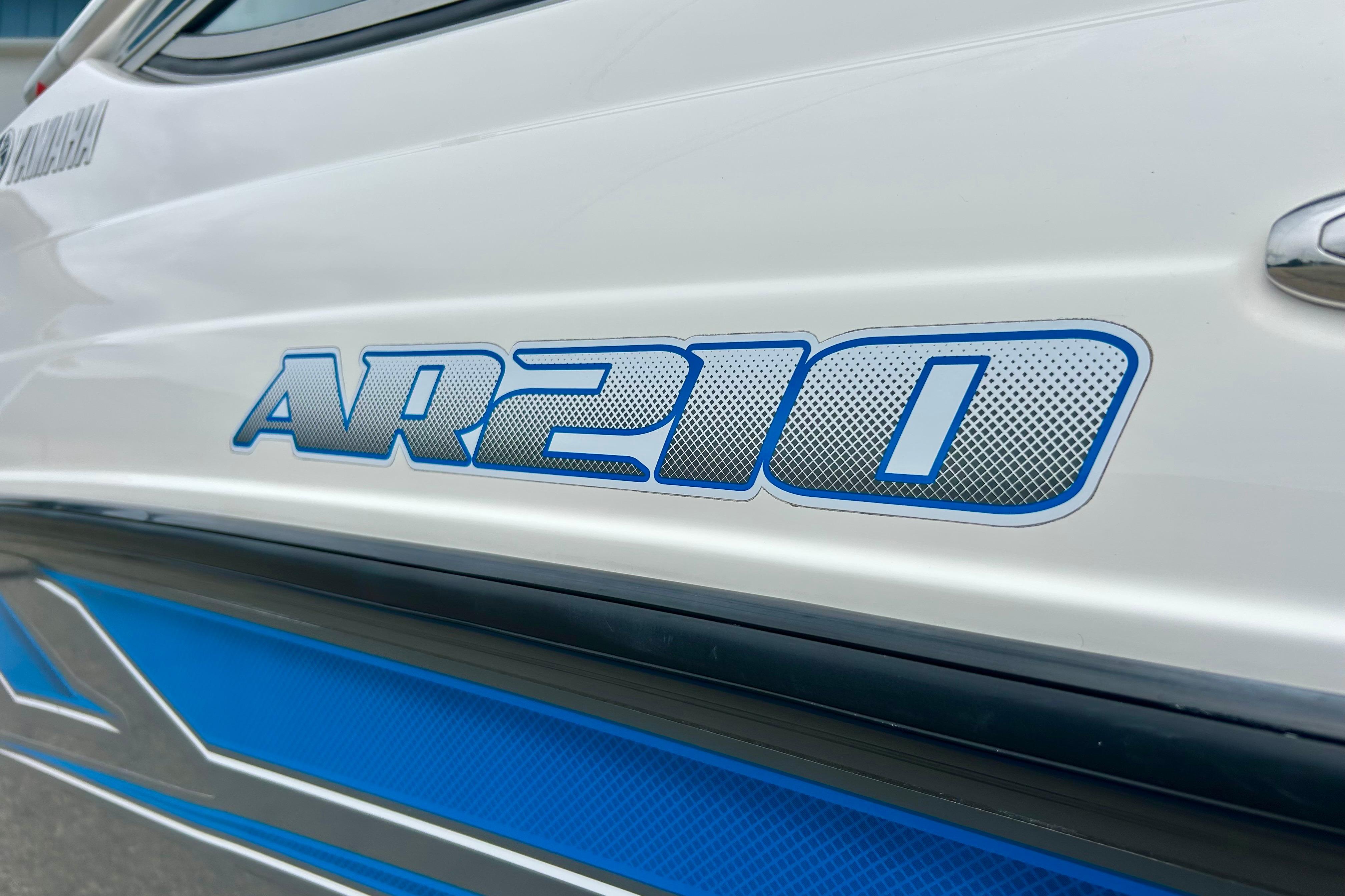 2015 Yamaha Boats AR210 logo on white and blue boat exterior.
