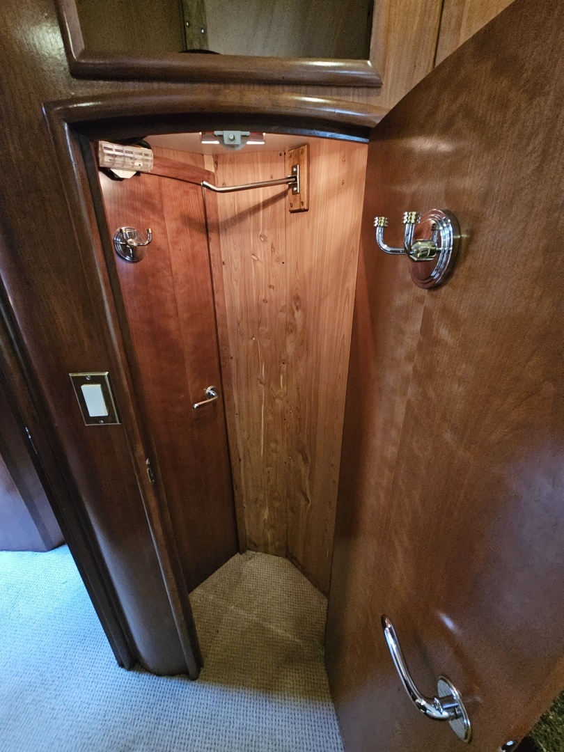 1999 Carver 530 Voyager - Image 20