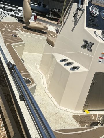 2024 Xpress H-20 Bay - 12