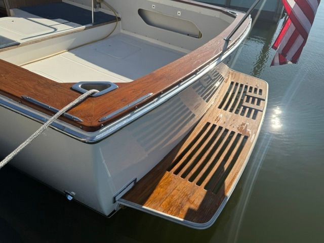 1973 Bertram 28 Flybridge - 5