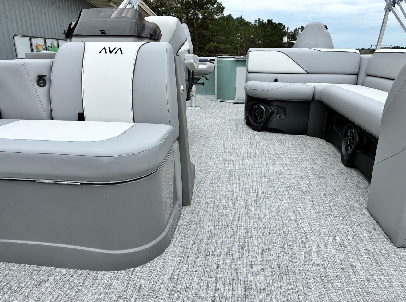 2026 Avalon Venture 85 Rear Fish - 21' - 18