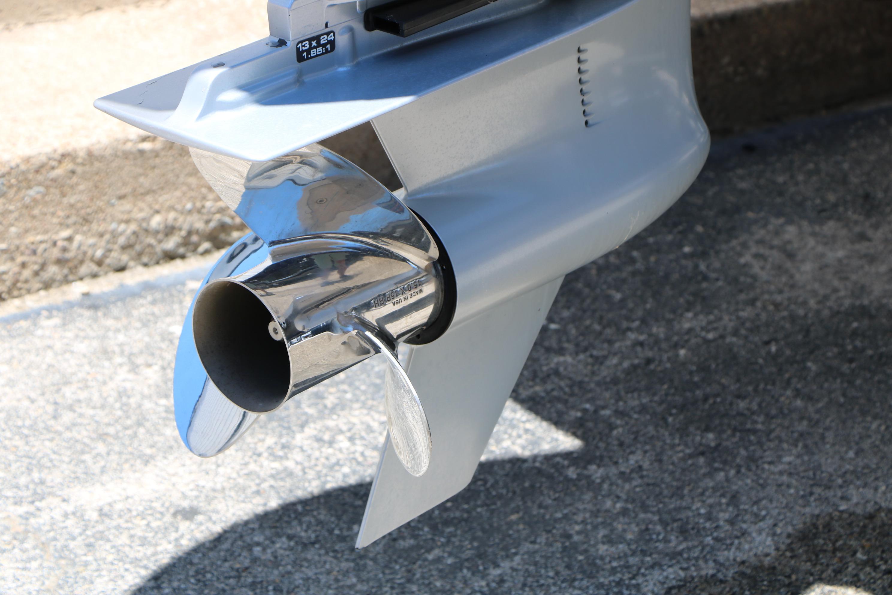 Close-up of a 2024 Bennington 23 RX SWINGBACK boat propeller, showcasing its sleek design.