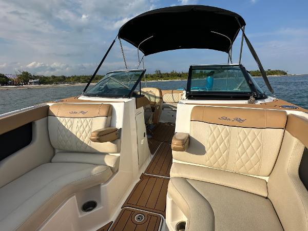 2015 Sea Ray 240 Sundeck - 23