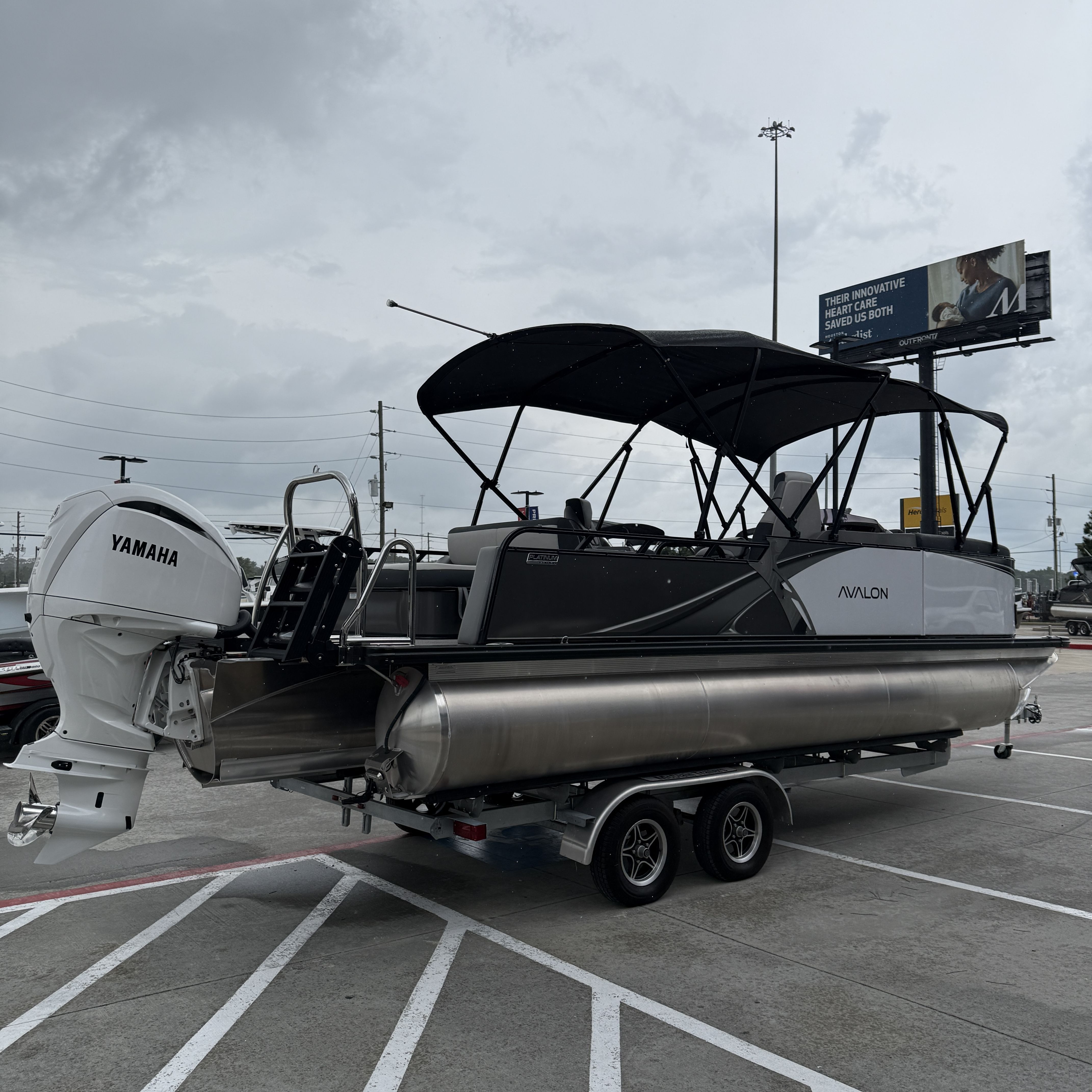 2025 Avalon Catalina Versatile Rear Bench - 23' - 7