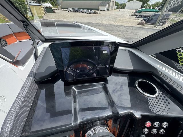 2027 Scarab 210 LX Wake - 23