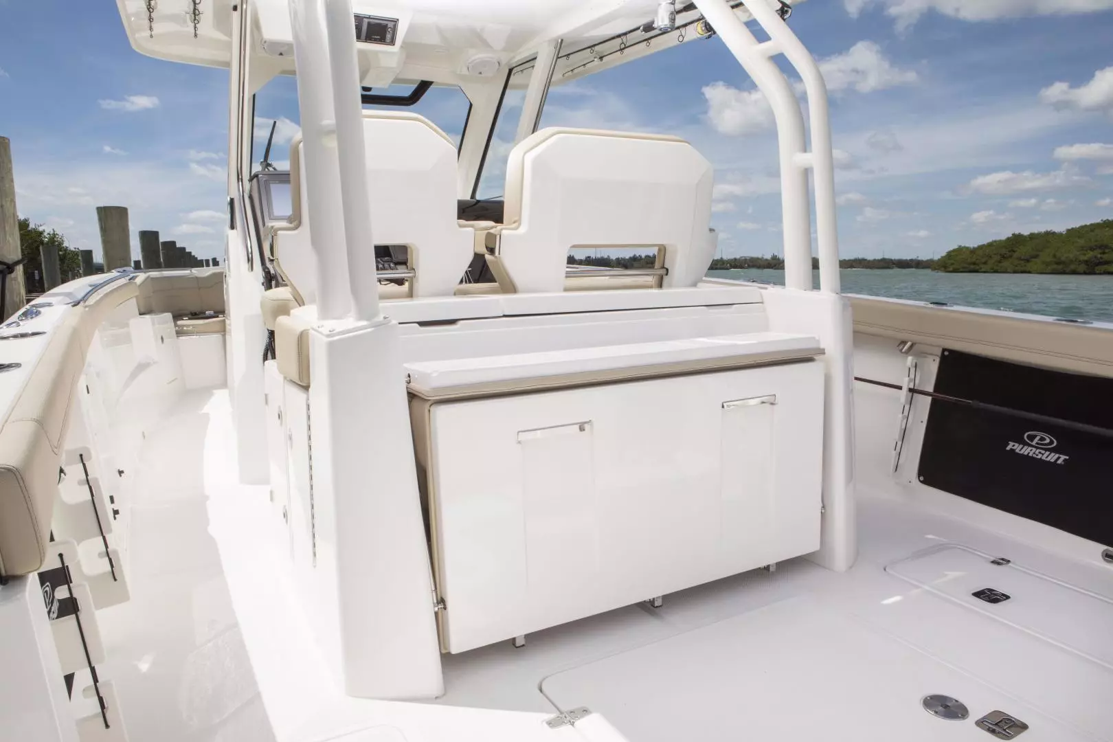2021 Pursuit S328 - Image 11