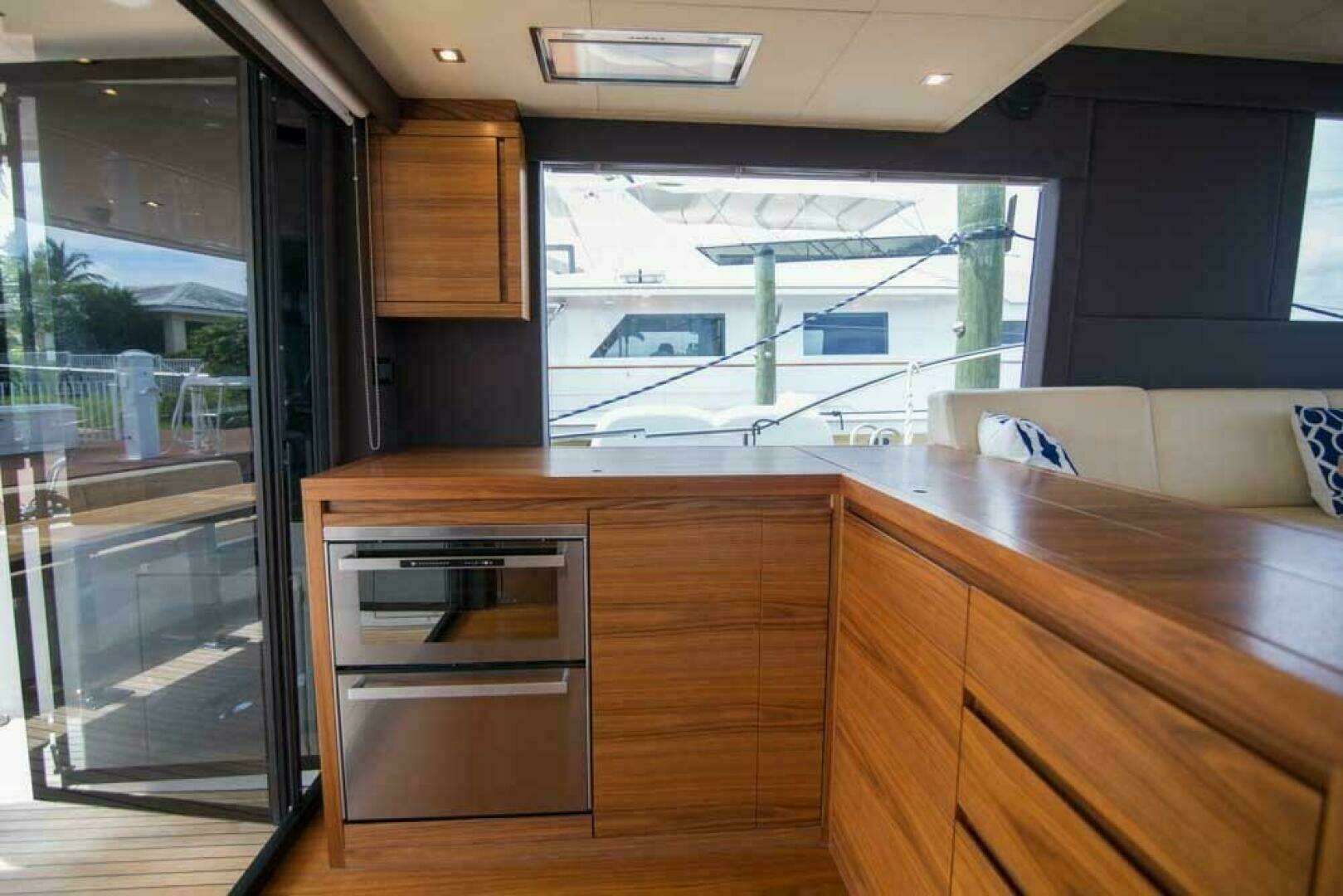 2019 Sundeck Yachts 580 Sport - Image 4