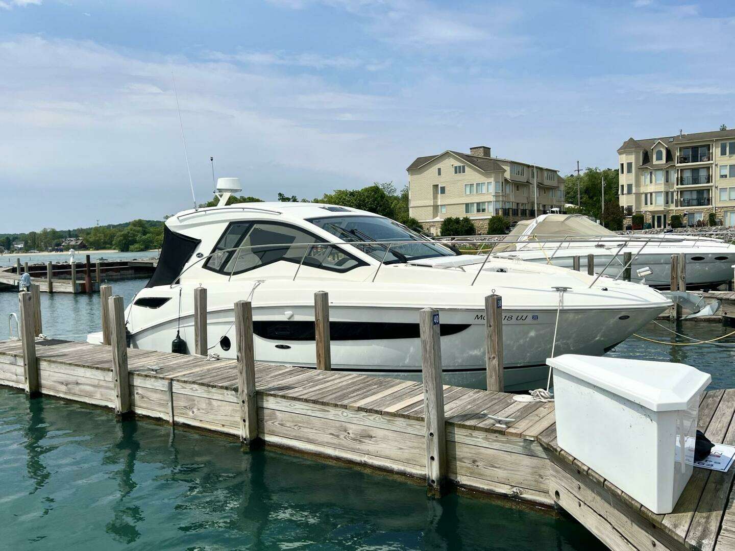 2019 Sea Ray Sundancer 350 Coupe - Image 8
