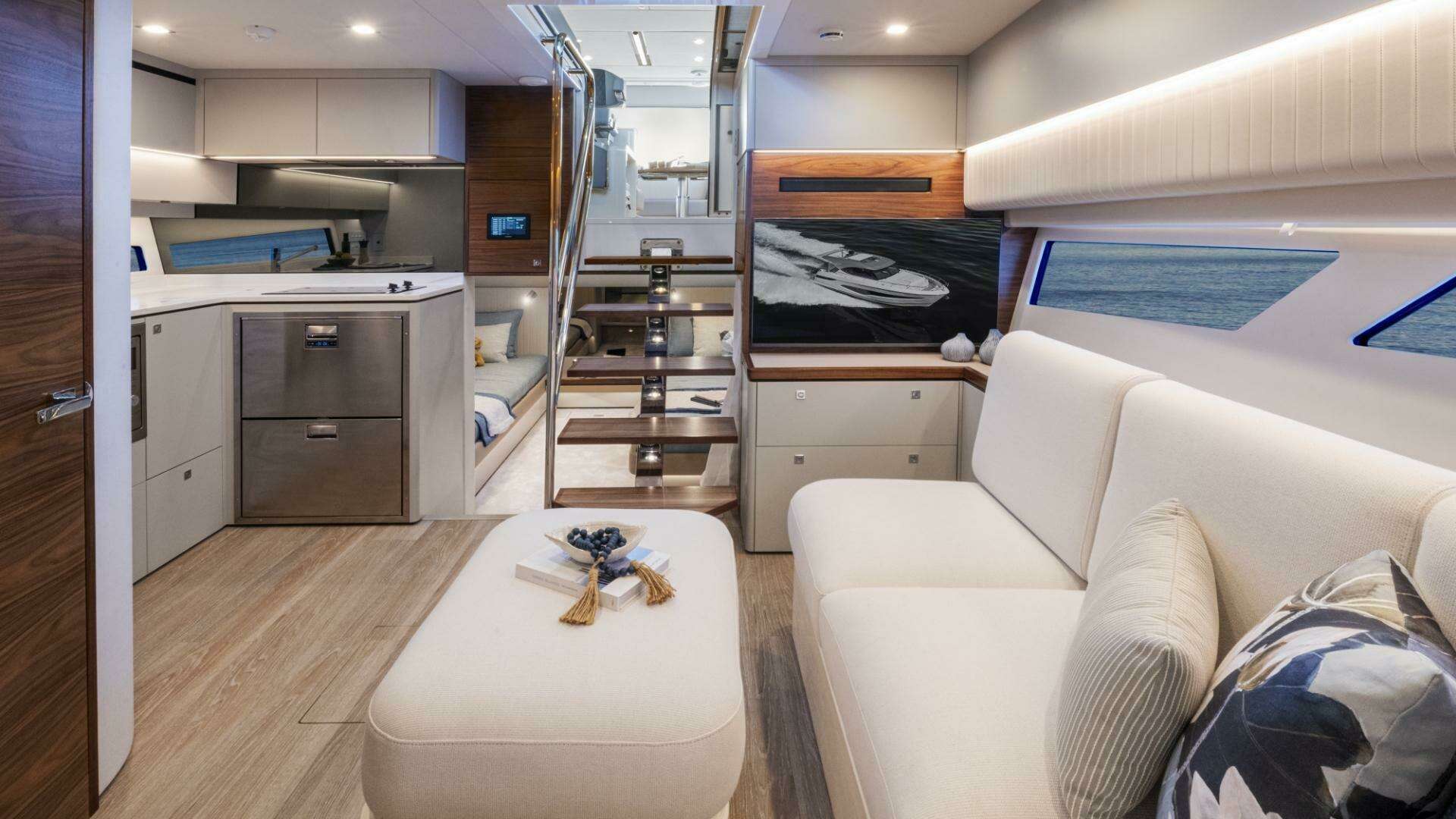 2026 Riviera 4300 Sports Express - Image 14