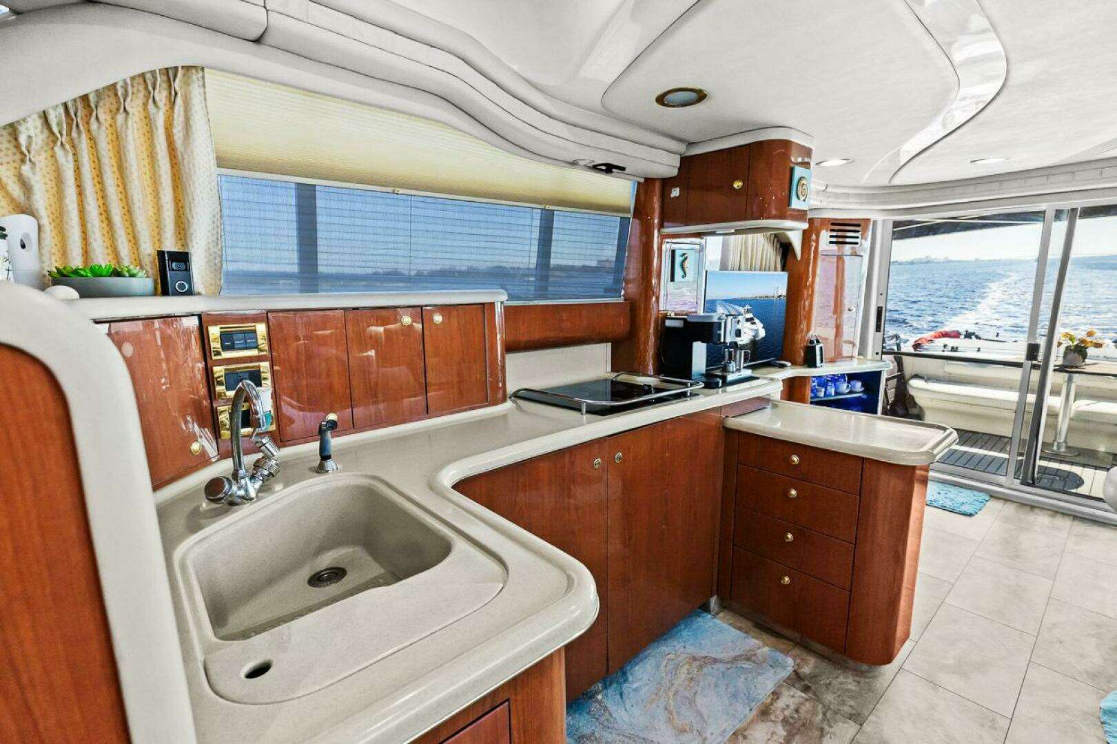 1998 Sea Ray 480 Sedan Bridge - Image 5