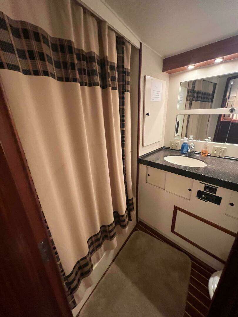 1984 Hatteras 61 CPMY - Image 76