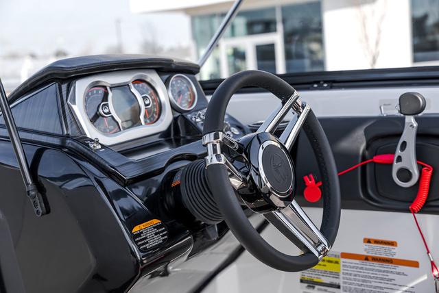 2025 Scarab 255 LX - 21