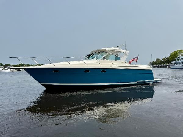 1996 Tiara Yachts 3500 Express on calm water.