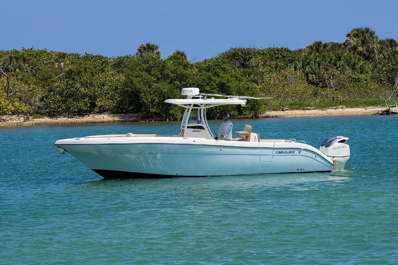 2019 Century 3200 Center Console
