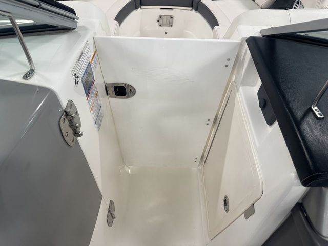 2016 Chaparral 264 Sunesta - 14