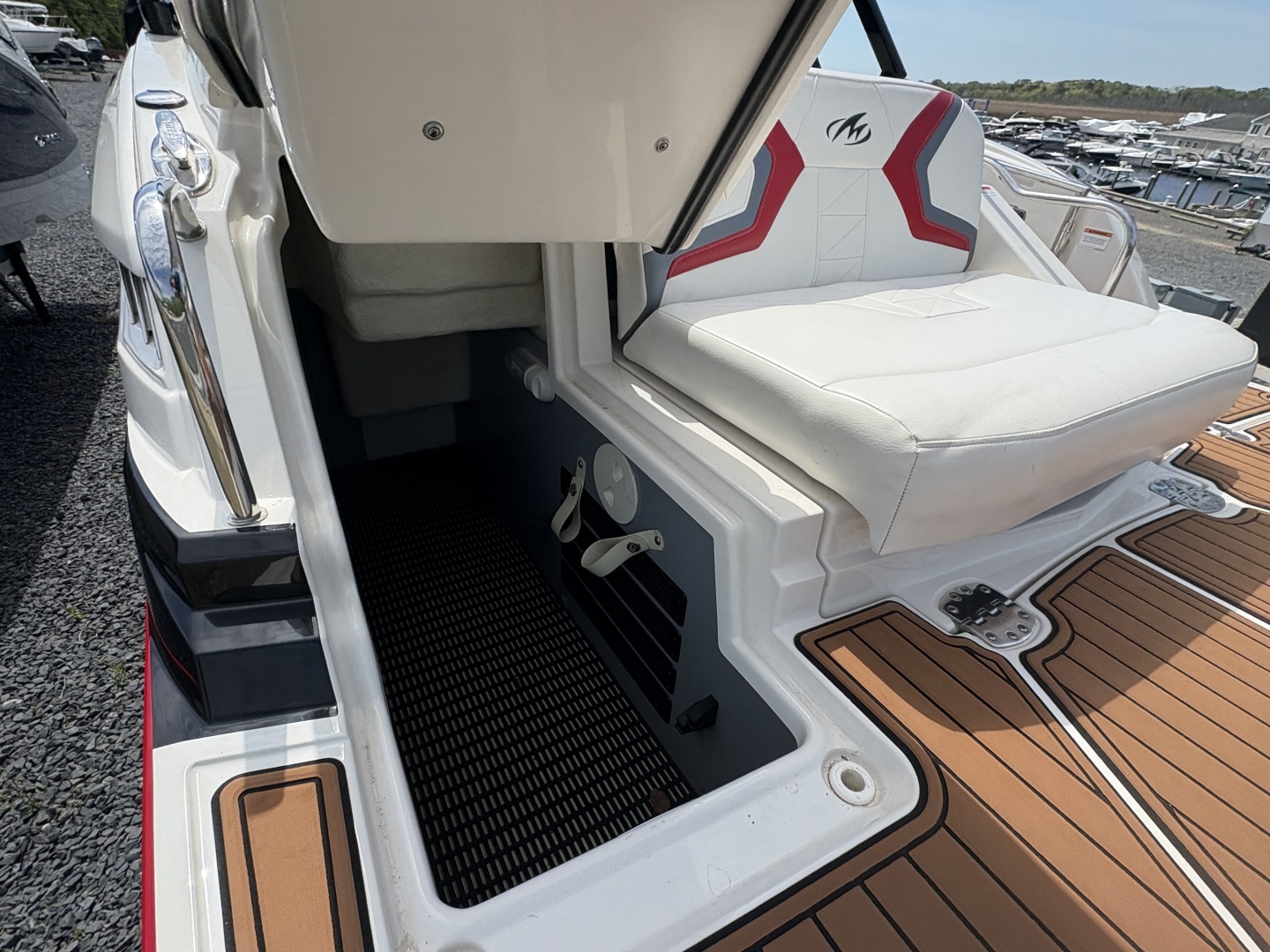 2013 Monterey M5 Sport Boat - Image 27